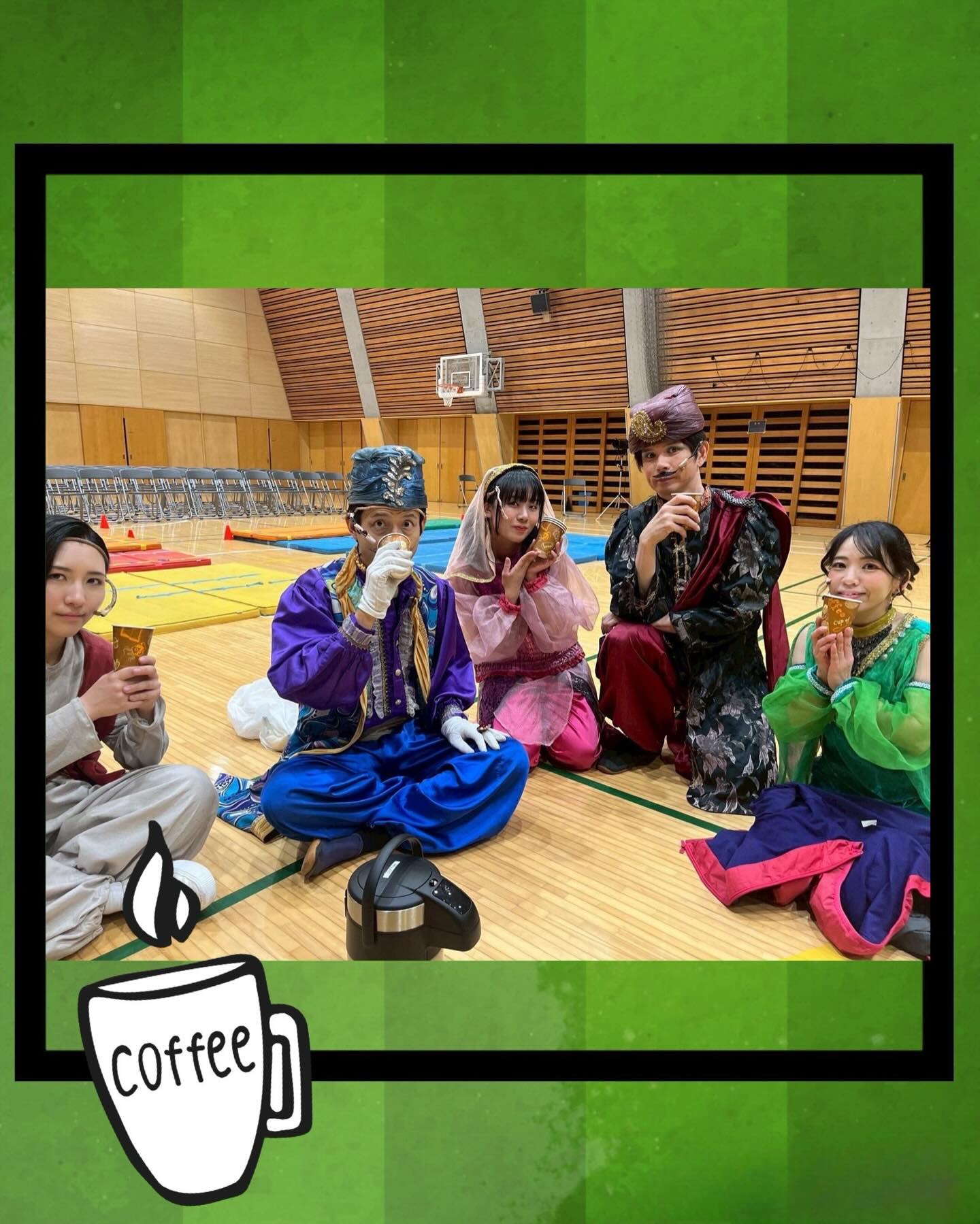 12月15日神奈川県藤沢市の小学校様で「アラジンと魔法のランプ」を上演してきました🧞‍♂️✨

低学年のお友だちも高学年のお友だちも、
面白いところでは元気に笑ってくれて、
客席から手を振ってくれたり、時には全力でブンブン振ってくれたりしてくれました🩵
舞台と客席がひとつになるような、最高の時間でした🌈

休憩中には先生から温かいコーヒーの差し入れを頂き、
寒い中での公演だったので、心も体もほっこりしました☘️

たくさんの笑顔とパワーをもらった一日で、
またみんなに会える日を楽しみにしています🎶
⁡
#劇団歌舞人 #児童演劇 #ミュージカル #演劇 #ストレートプレイ
#アラジンと魔法のランプ #イリュージョン
#シンドバッドの冒険 #プロジェクションマッピング
#西遊記 #殺陣
#TeamARASHIN #TeamARASAI
#47都道府県 #神奈川県 #藤沢市
#芸術鑑賞 #音楽鑑賞会 #小学校 #低学年 #高学年
#全国ツアー #夢 #希望 #創造 #届けます